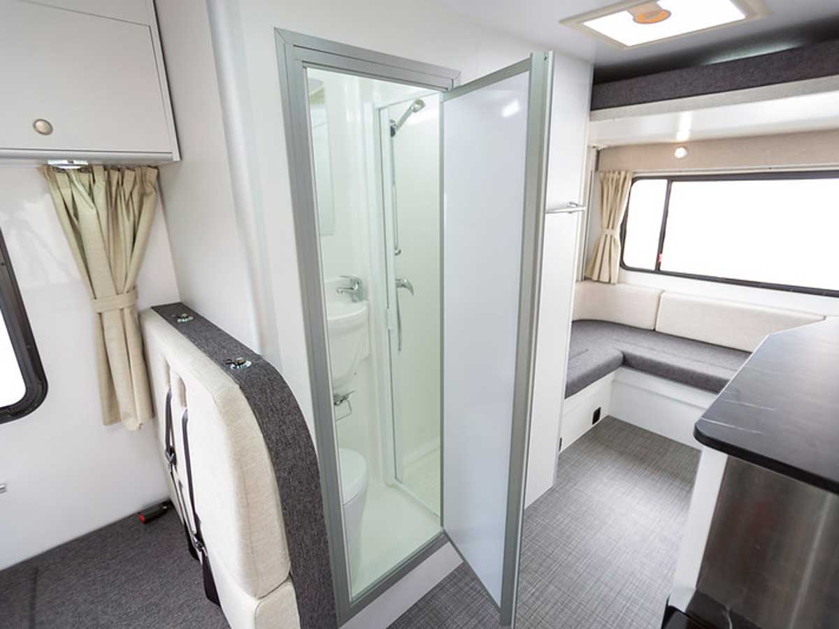 Euro Deluxe - bathroom view