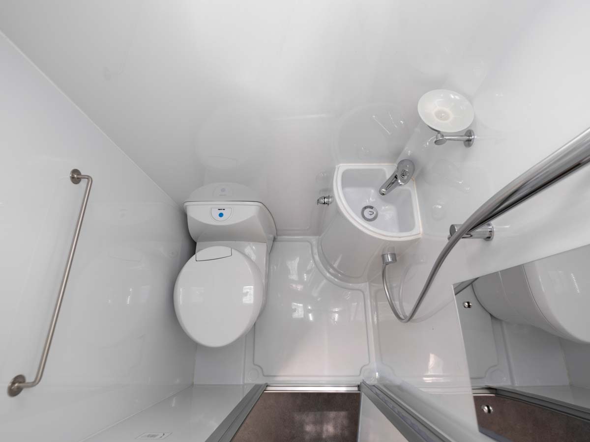 Apollo Euro Quest - bathroom view