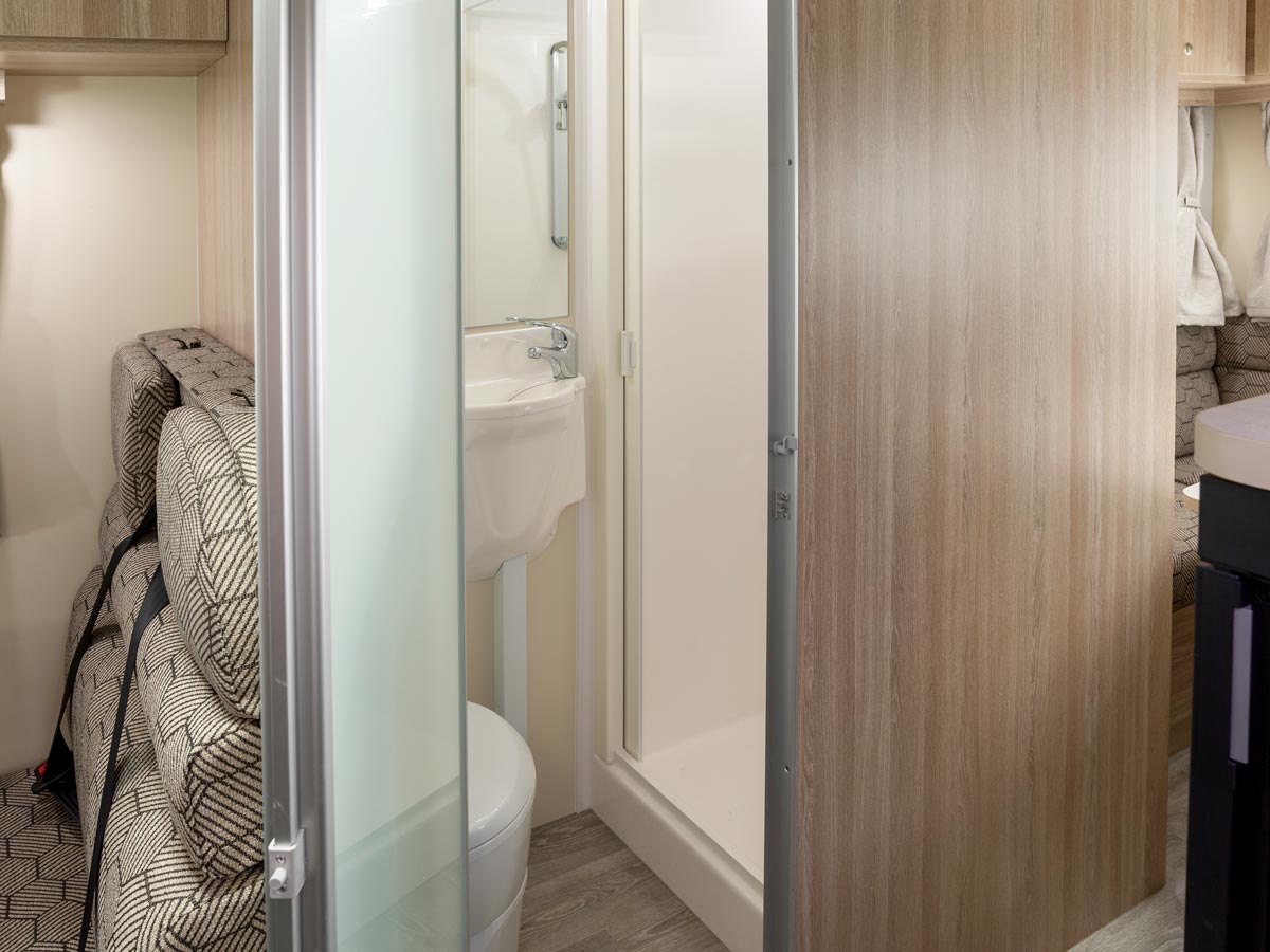 6ST Motorhome - bathroom view