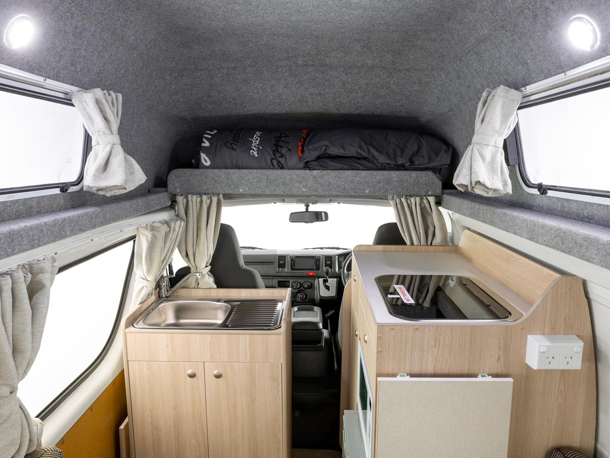 Cheapa Hitop - Sitting side view