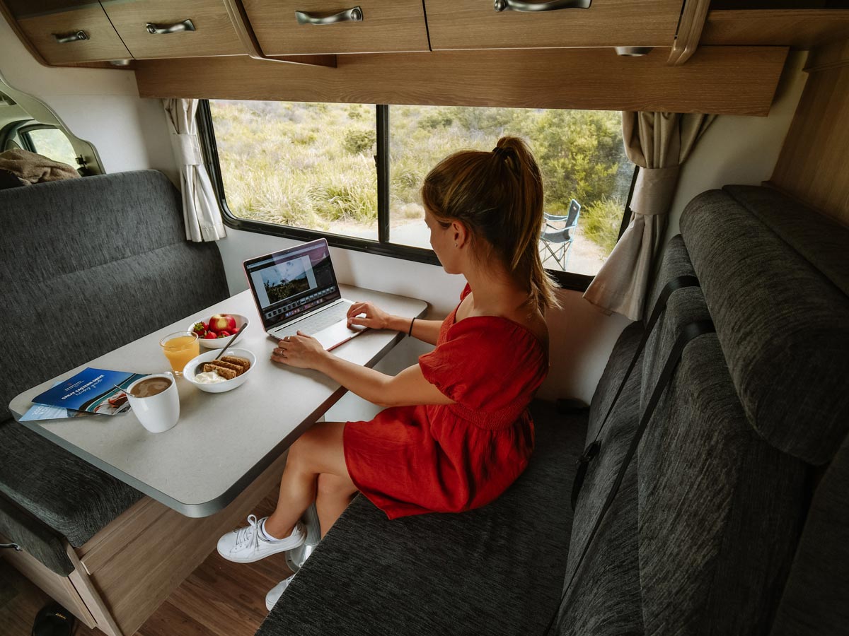 CT 4 Berth Adventurer - siting area view