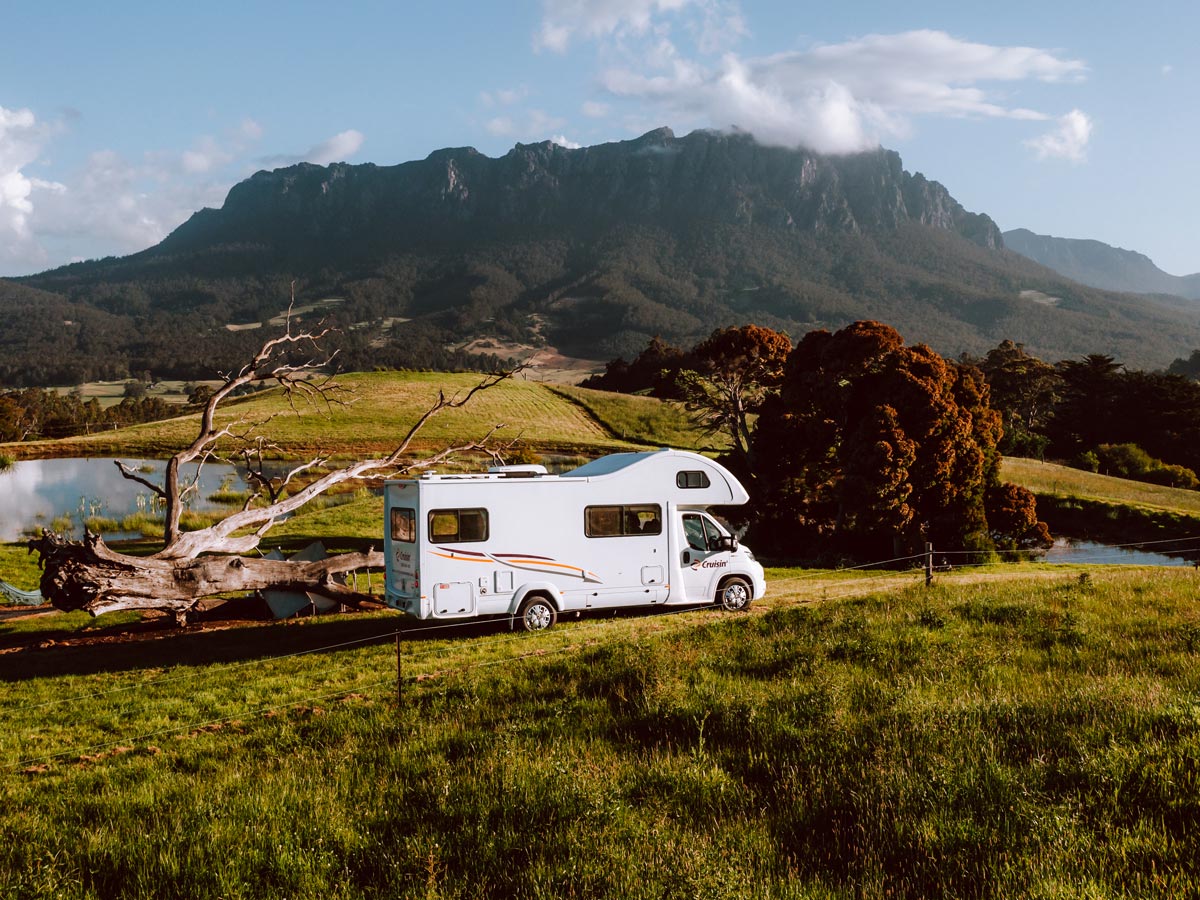 CT 4 Berth Deluxe - cross view