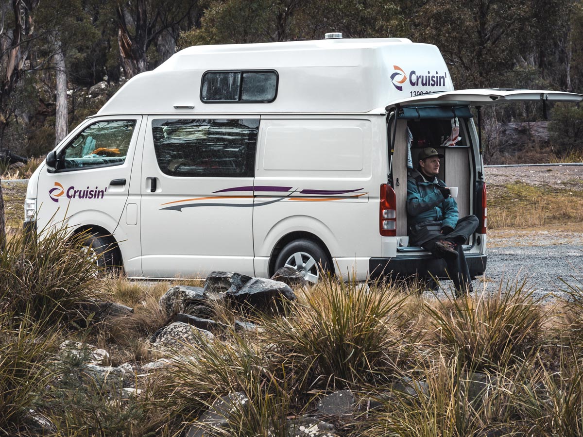 CT 4 Berth Hitop - Cross view