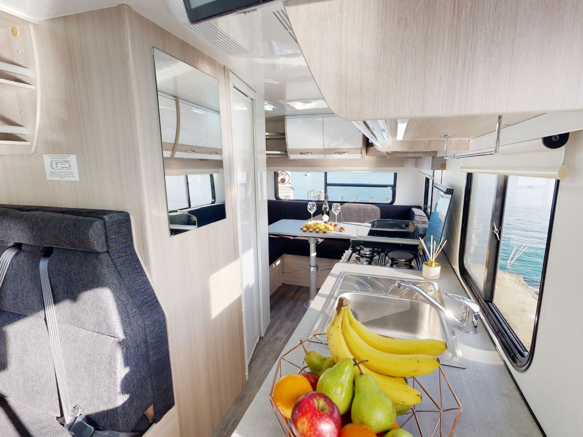 CT 6 Berth Deluxe - insude view