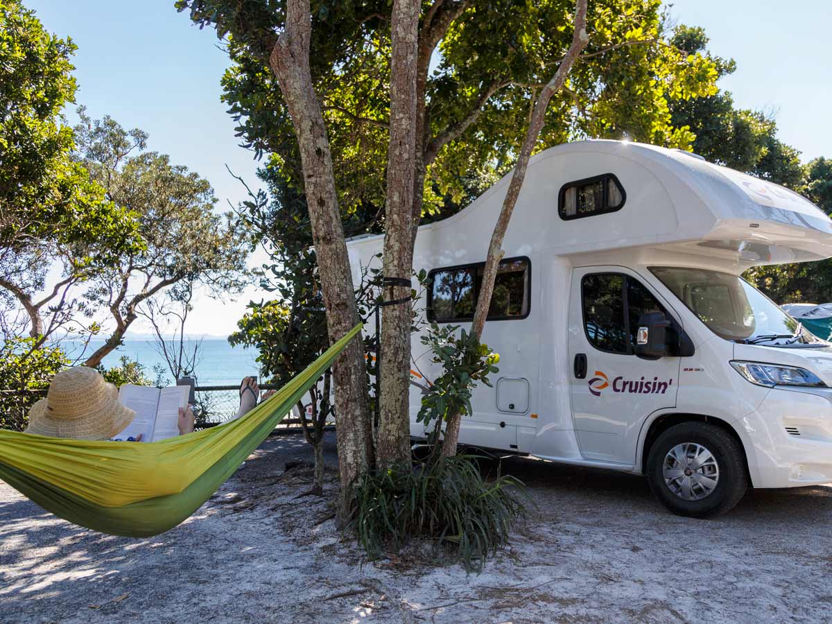 CT 6 Berth Deluxe - cross view