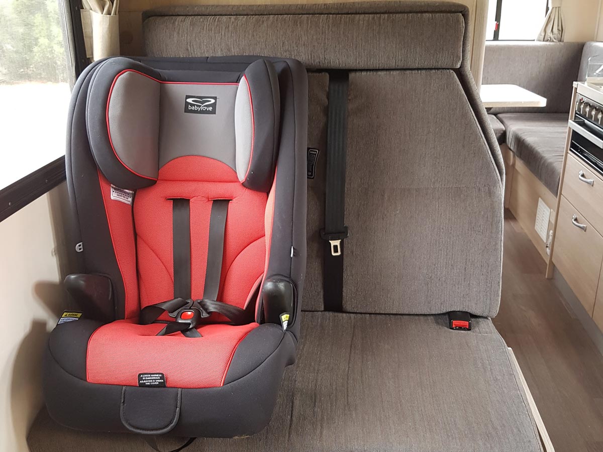 CT 6 Berth Discovery - children siting view