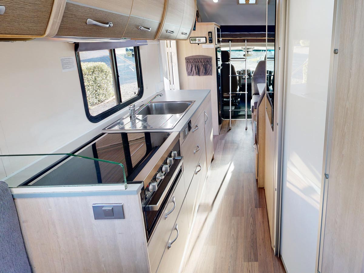 GC 4 Berth Henty - kitchen view