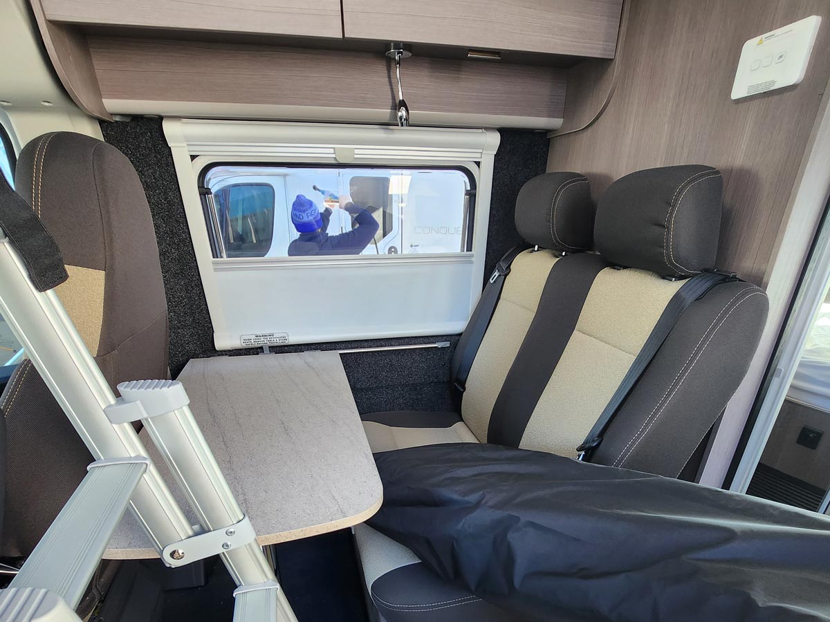 LJ Atlas Motorhom - siting area