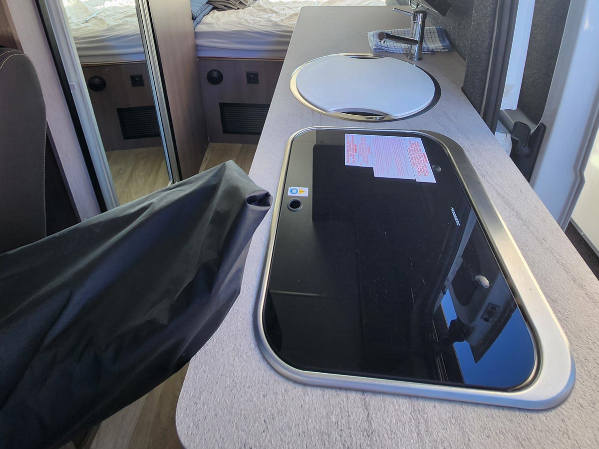 LJ Atlas Motorhom - kitchen view